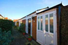 3 bedroom Bungalow f...